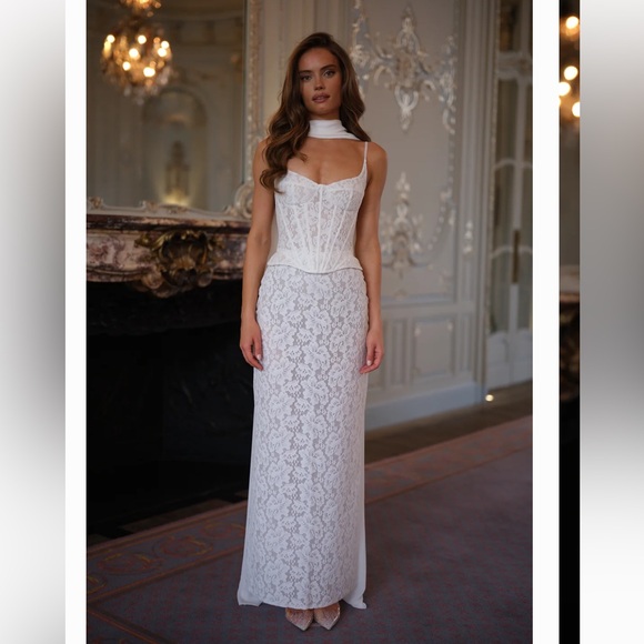 Rosie Etienne Penelope Lace Gown - Picture 4 of 16